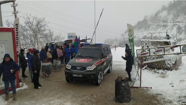 Sülhməramlıların daha bir minik maşını Laçın yolundan keçdi - FOTO/VİDEO