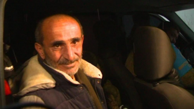 Azərbaycanlılardan kömək istəyən erməniyə Şuşa yolunda yardım edildi - FOTO/VİDEO