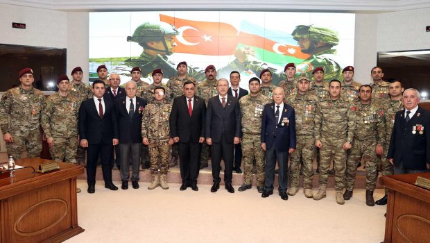 Hulusi Akar azərbaycanlı qazilərlə görüşdü – FOTO/VİDEO 