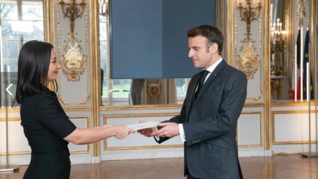 Azərbaycan səfiri etimadnaməsini Fransa Prezidentinə təqdim edib