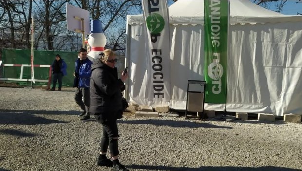 Kanadalı jurnalist Laçın yolundakı aksiyanı müşahidə etdi – FOTO