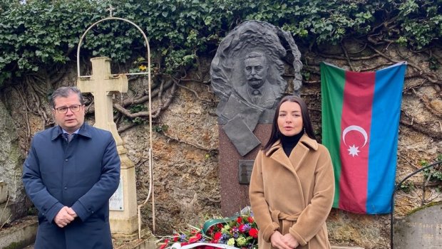 Leyla Abdullayeva 20 Yanvar günündə Parisdə Topçubaşovun məzarını ziyarət etdi - FOTO