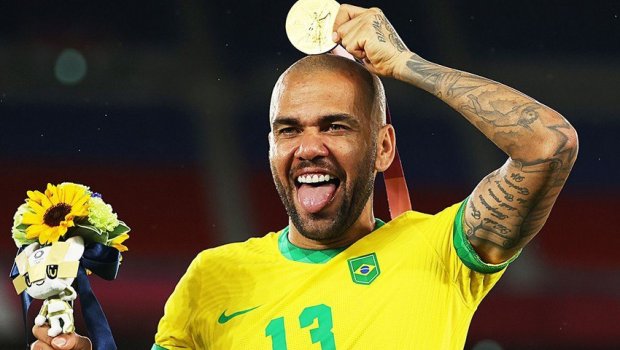 Təcavüzdə ittiham olunan məşhur futbolçunun müqaviləsi LƏĞV EDİLDİ