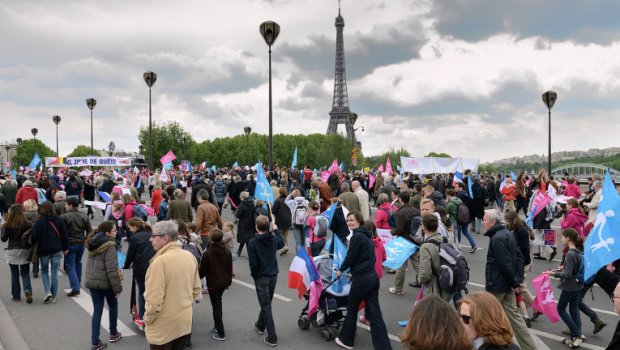 Parisdə ETİRAZ: insanlar küçələrə axışdı - VİDEO