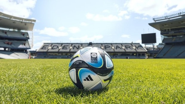 Qadın futbolçular arasında dünya çempionatının rəsmi topu təqdim olundu