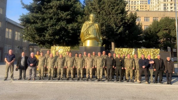 Britaniyalı mütəxəssislər Azərbaycan Ordusunun zabitlərinə təlim keçir - FOTO