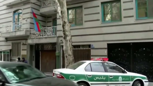 Hazırda Azərbaycanın İrandakı səfirliyinin önündə vəziyyət - VİDEO 