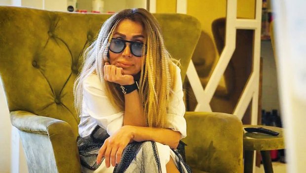 Emma yaşadığı binadan ŞİKAYƏTLƏNDİ: \