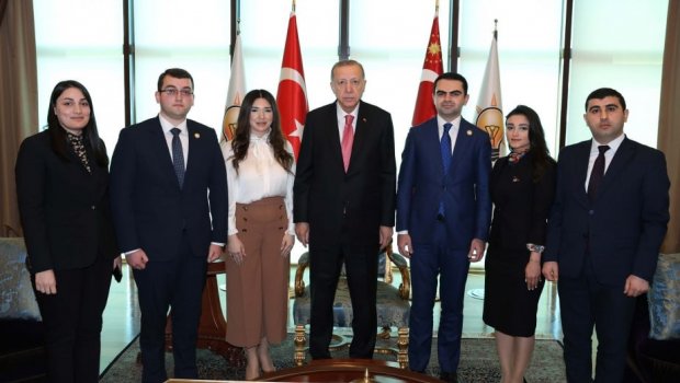Ərdoğan azərbaycanlı gənclərlə görüşdü