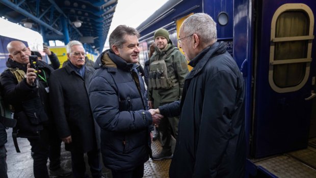 Avstriya prezidenti Kiyevə gəldi: “Ukrayna xalqı ilə birlikdəyik” - FOTO