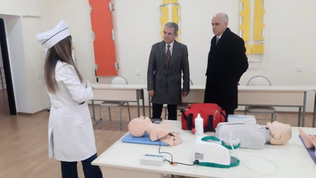 Türkiyə konsulu Gəncə Tibb kollecində oldu – FOTO 