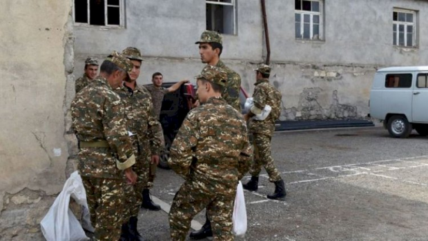 Ermənilər həyəcan təbili çalır: Hərbçilər getdikcə daha çox xəyanət edirlər