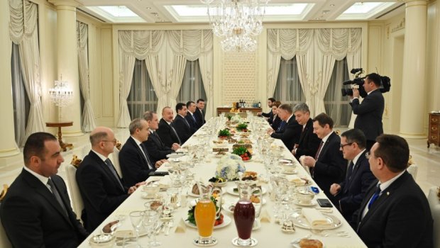 Ölkəmizdə səfərdə olan Rumıniya Prezidentinin şərəfinə rəsmi ziyafət verildi - VİDEO