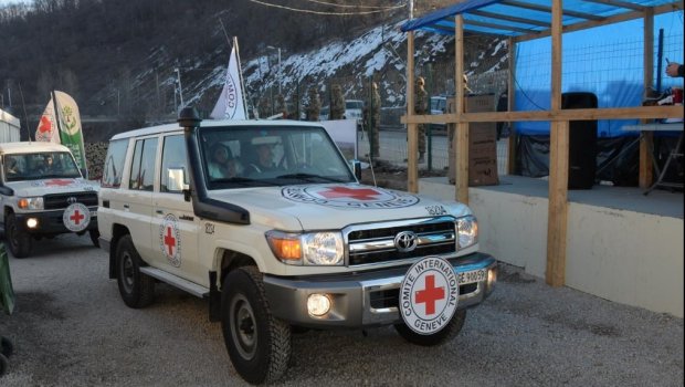 BQXK-ya məxsus daha 8 avtomobil Laçın yolundan maneəsiz keçdi