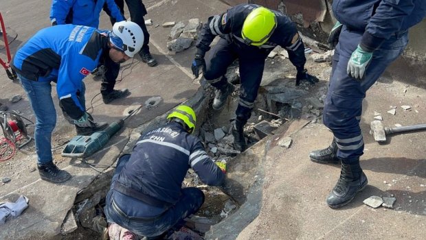 Xilasedicilərimiz 16 nəfəri dağıntılar altından sağ çıxardı - VİDEO