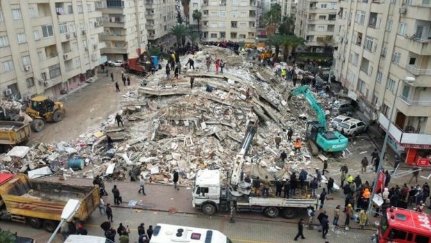 Kahramanmaraşda daha bir körpə xilas edildi - 34 saat dağıntılar altında qalıb - VİDEO