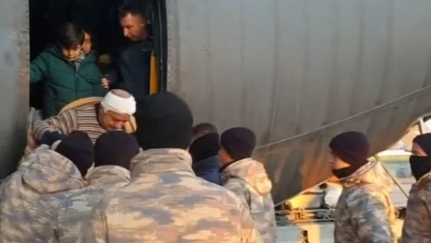 Zəlzələdə xəsarət alanlar Ərdoğanın təyyarəsi ilə xəstəxanalara aparıldı