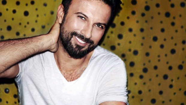 Tarkan zəlzələdə zərərçəkənlərə YARDIM ETDİ 