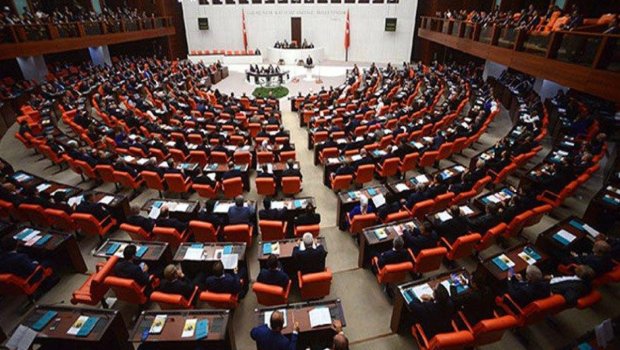 Türkiyə parlamenti zəlzələ bölgəsində fövqəladə vəziyyət rejiminin tətbiqini TƏSDİQLƏDİ 