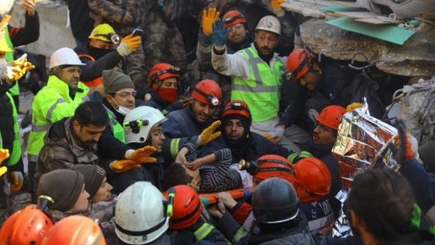 Azərbaycanlı xilasedicilər daha üç nəfəri dağıntılar altından XİLAS ETDİLƏR 