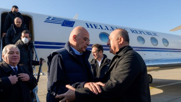 Yunanıstanlı nazir zəlzələ bölgəsinə gəldi - Çavuşoğlu ilə görüşdü - YENİLƏNİB - VİDEO