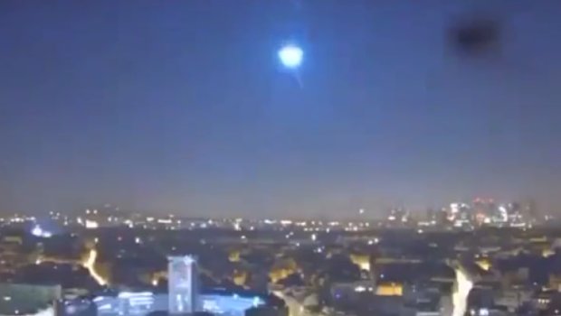Meteorit Parisdə də görünüb – ANBAAN VİDEO
