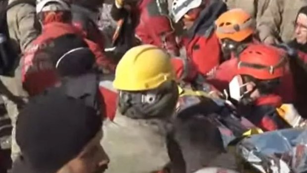 Türkiyədə 222-ci saatın MÖCÜZƏSİ: 42 yaşlı qadın XİLAS EDİLDİ - FOTO