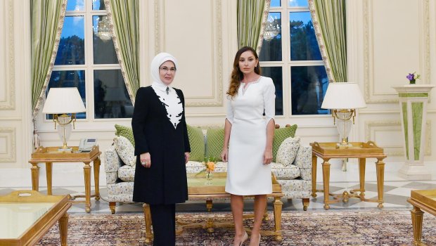 Əminə Ərdoğan Mehriban Əliyevaya təşəkkür etdi - FOTO