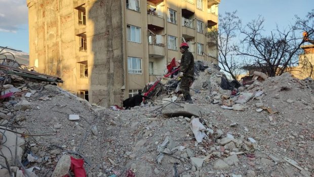 Xilasedicilərimiz dağıntılar altından 53 nəfəri sağ çıxarıb – FOTO/VİDEO 