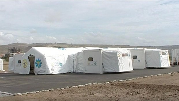 Türkiyənin Dəvəli rayonunun icra başçısı FHN-in Kahramanmaraşdakı mobil səhra hospitallarında olub - FOTO