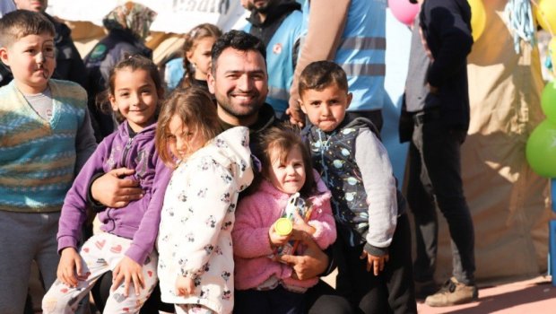 Zəlzələdən zərərçəkən uşaqların azərbaycanlı DOSTLARI - FOTO