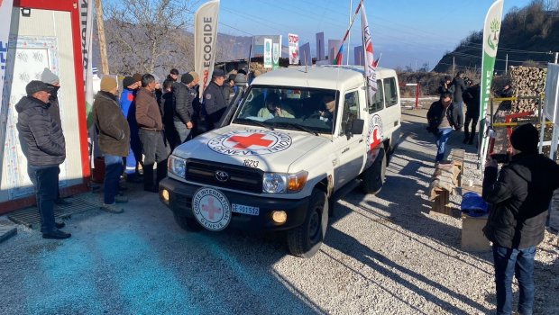 BQXK-nin 7 avtomobili Laçın yolundan keçdi