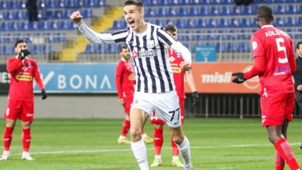 “Səbail” “Neftçi”nin legioneri ilə maraqlanır