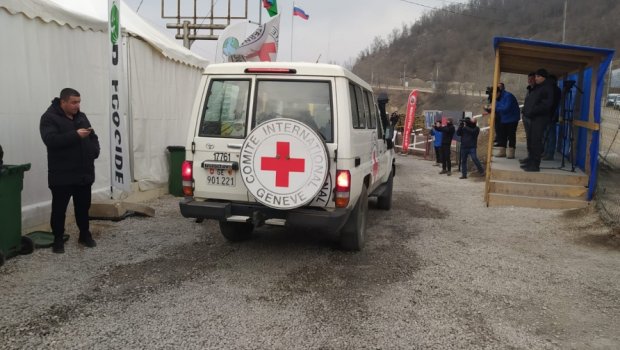 Ekoaksiya: Beynəlxalq Qırmızı Xaç Komitəsinin yeddi avtomobili Xankəndiyə DÖNDÜ - FOTO 