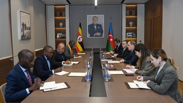 Ceyhun Bayramov uqandalı həmkarını Ermənistanın Azərbaycana təcavüzkar siyasəti haqda MƏLUMATLANDIRDI 