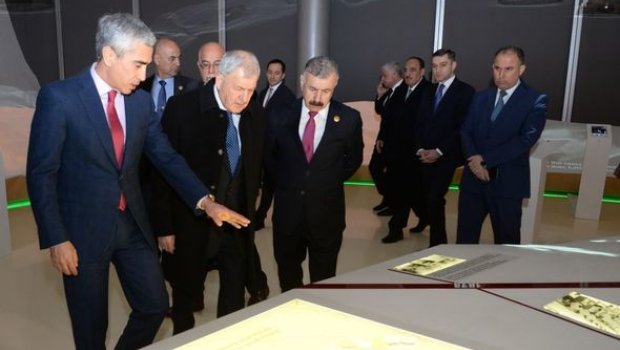 İraq Prezidenti Heydər Əliyev Mərkəzi ilə tanış olub - FOTO