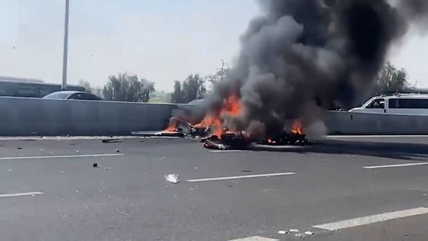 İsraildə təyyarə magistral yola düşüb, alışdı: Ölənlər var - VİDEO 