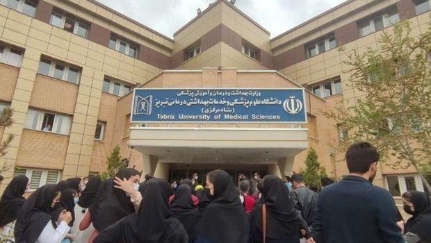 Tehranda qadınlar küçələrə axışdı – VİDEO  