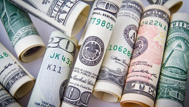 Dollar MÖHKƏMLƏNDİ - Mərkəzi Bank manatı qorumaqda davam edəcəkmi?