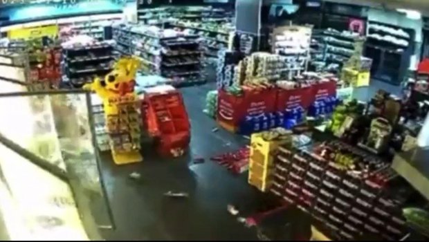 SON DƏQİQƏ: Türkiyədə baş verən zəlzələ anı - VİDEO