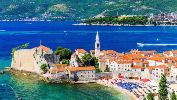 Boksçularımız Montoneqroya gedir - FOTO