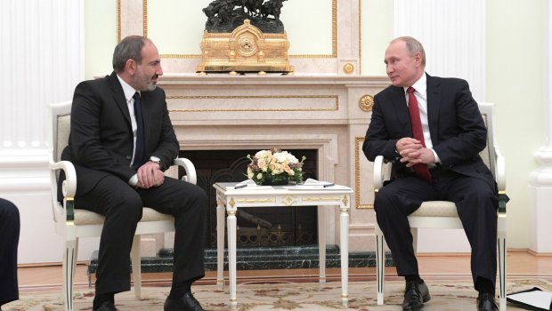 Paşinyandan Putinə zəng: Bakı ilə sülh müqaviləsini müzakirə etdi
