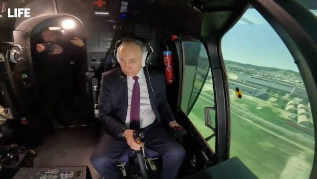 Putin özünü helikopter pilotu kimi SINADI - VİDEO
