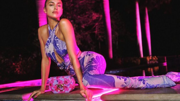 İrina Şeykdən gözlənilməz TƏRZ - Sinəsinə adını yazdırdı - FOTO