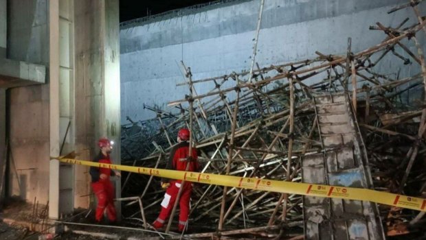 Xomeyninin adını daşıyan hava limanının damı uçdu - FOTO