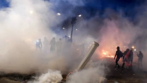 SON DƏQİQƏ: Parisdə etirazçılarla polis arasında toqquşma olub – ANBAAN VİDEO 