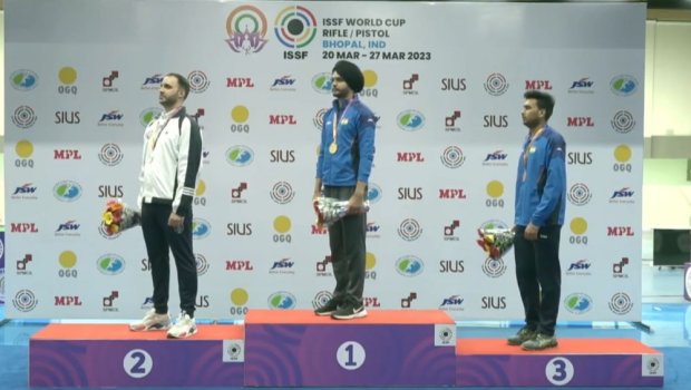 Azərbaycan idmançısı Hindistanda gümüş medal qazandı - FOTO