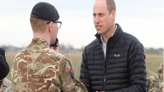 Şahzadə Uilyam Ukrayna sərhədi yaxınlığındakı hərbi bazaya gəlib