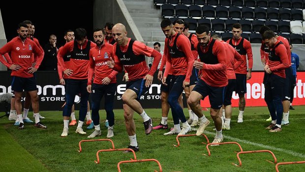 De Byazi Avstriya ilə oyun öncəsi 3 futbolçunu heyətdən niyə çıxartdı?