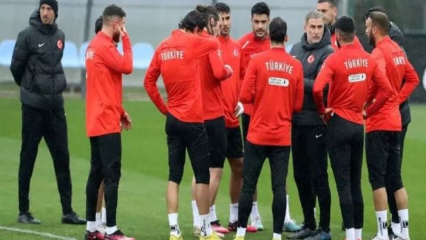 Ermənistanlı azarkeşlərdən HÖRMƏTSİZLİK: Türkiyənin himni fitə basıldı - VİDEO